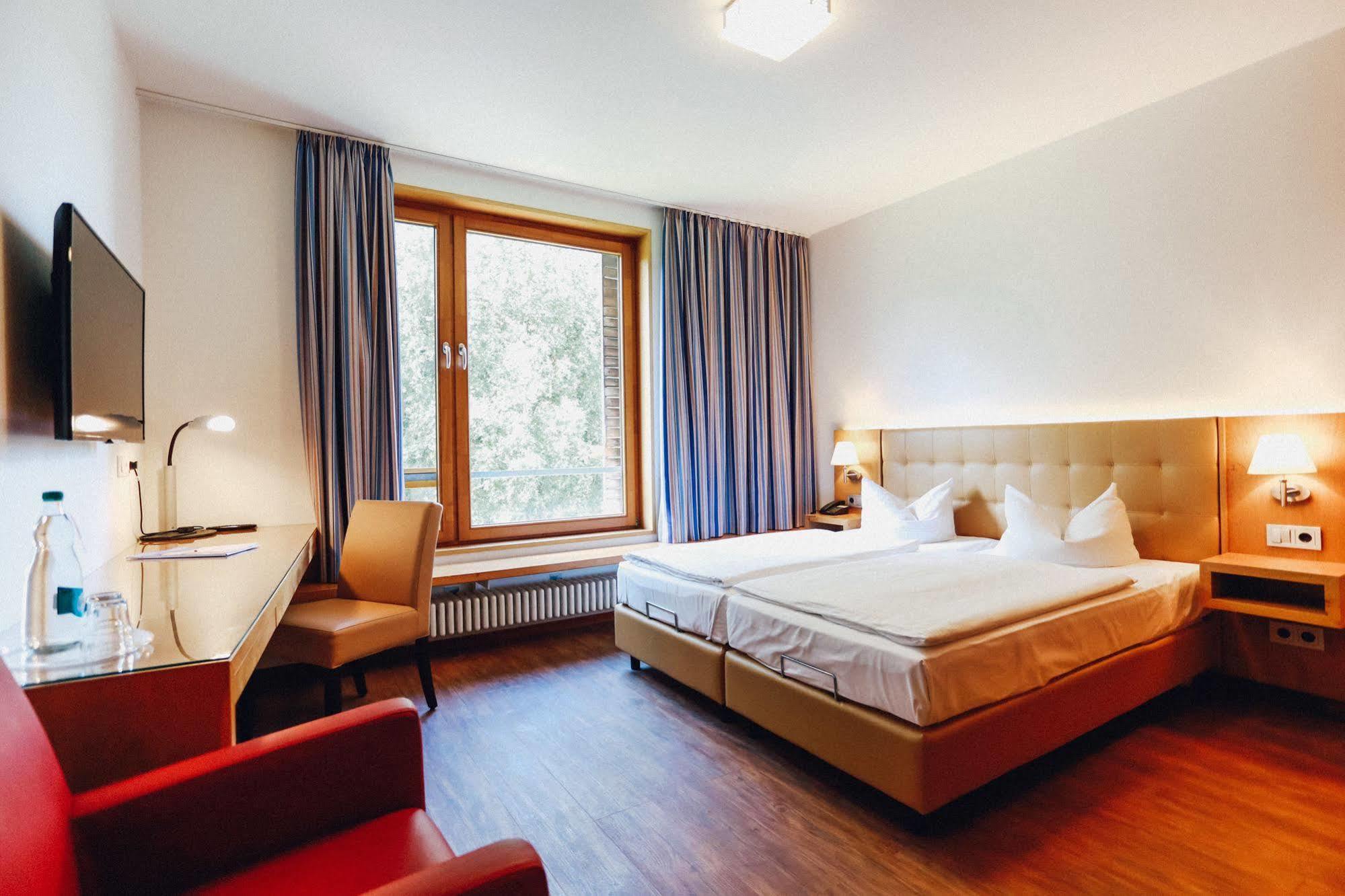 Ostseehotel Dierhagen Bagian luar foto