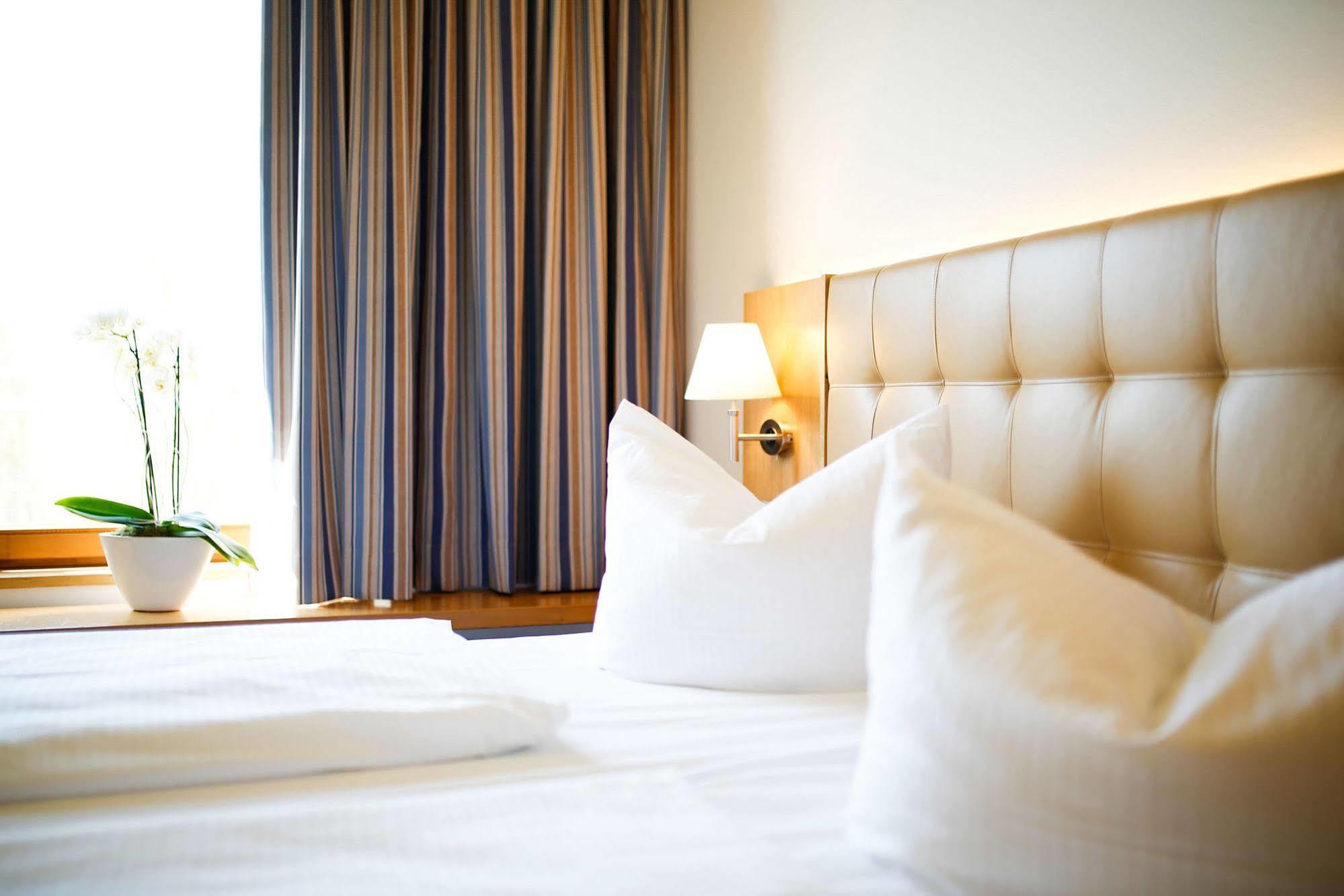 Ostseehotel Dierhagen Bagian luar foto